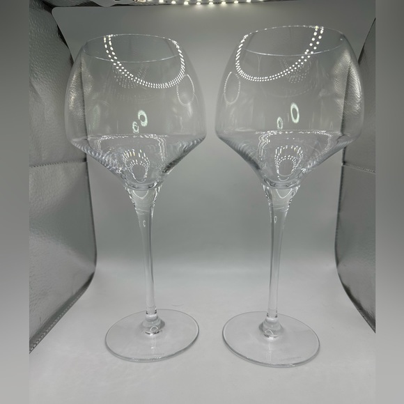 Chef & Sommelier Dining 2 Chef Sommelier Open Up Wine Glasses